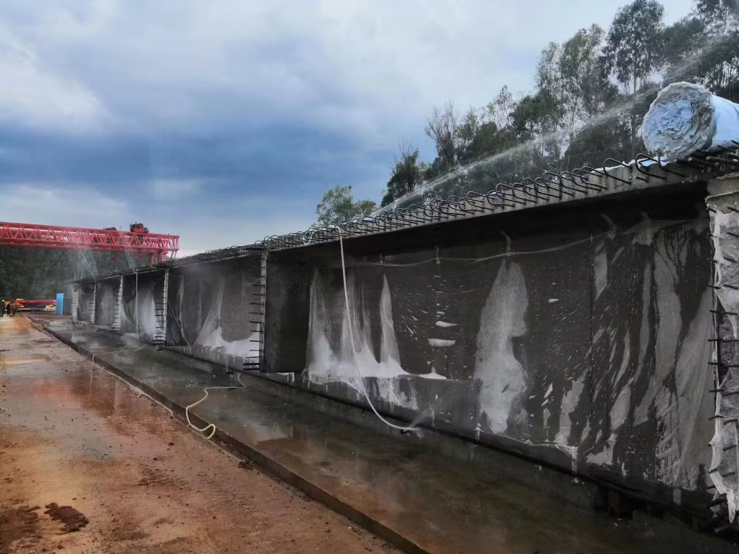 布料機(jī)、大型布料機(jī)、行走式布料機(jī)、圓筒布料機(jī)、行走式液壓布料機(jī)、移動(dòng)式液壓布料機(jī)、電動(dòng)布料機(jī)、手動(dòng)布料機(jī)、梁場(chǎng)專用液壓布料機(jī)